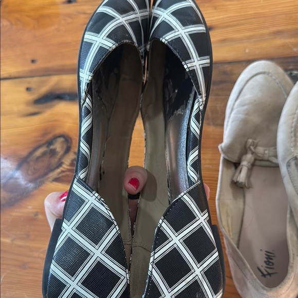 Women's Black and Cream Flats set of 2 size 9 - Picture 10 of 10